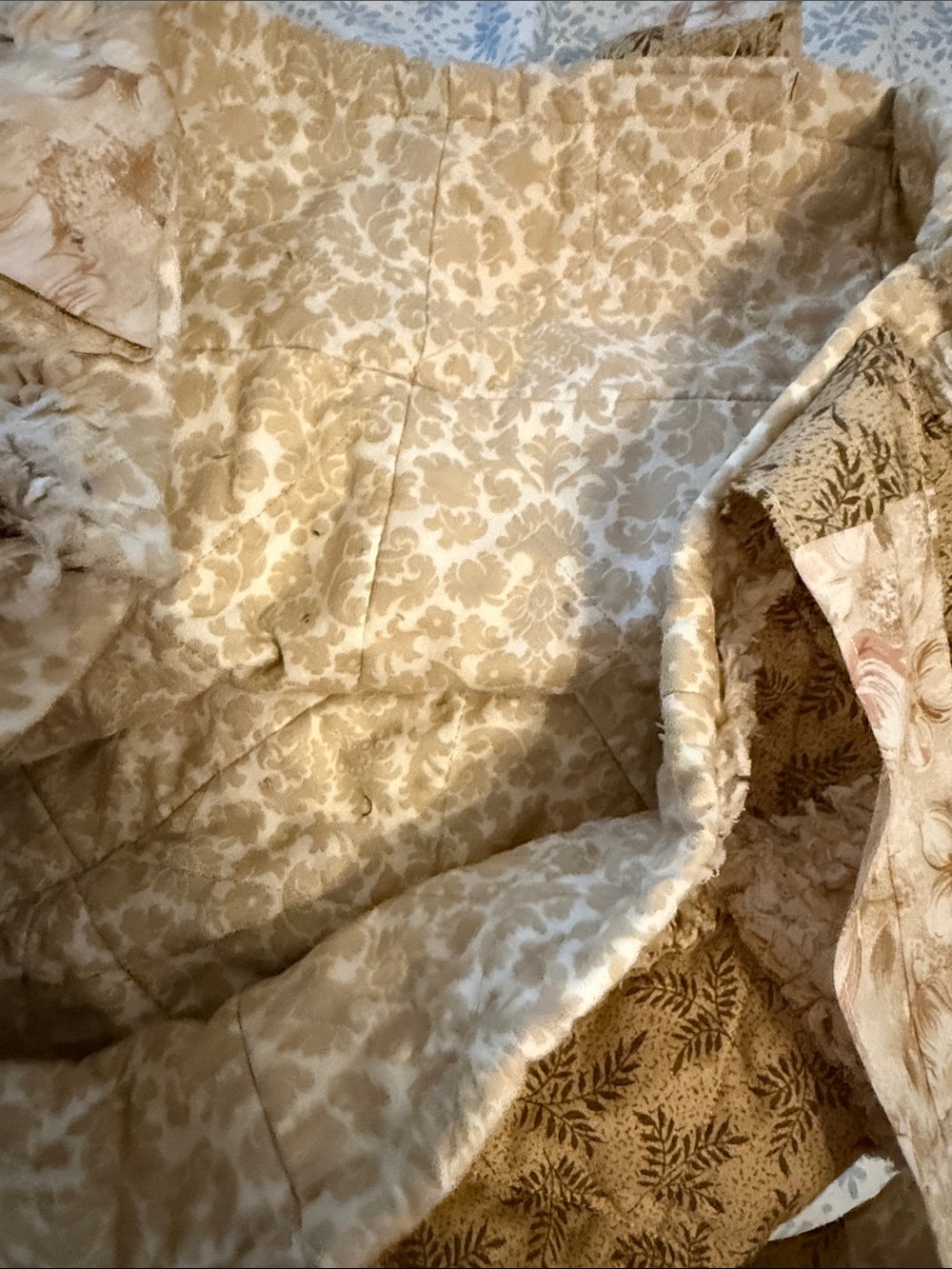 Handmade Rag Patchwork Quilted Tote Bag in Beige and Cream - Picture 4 of 5
